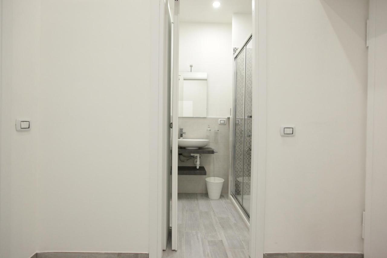 Amazing Apartment In City Center With Balcony Милано Екстериор снимка