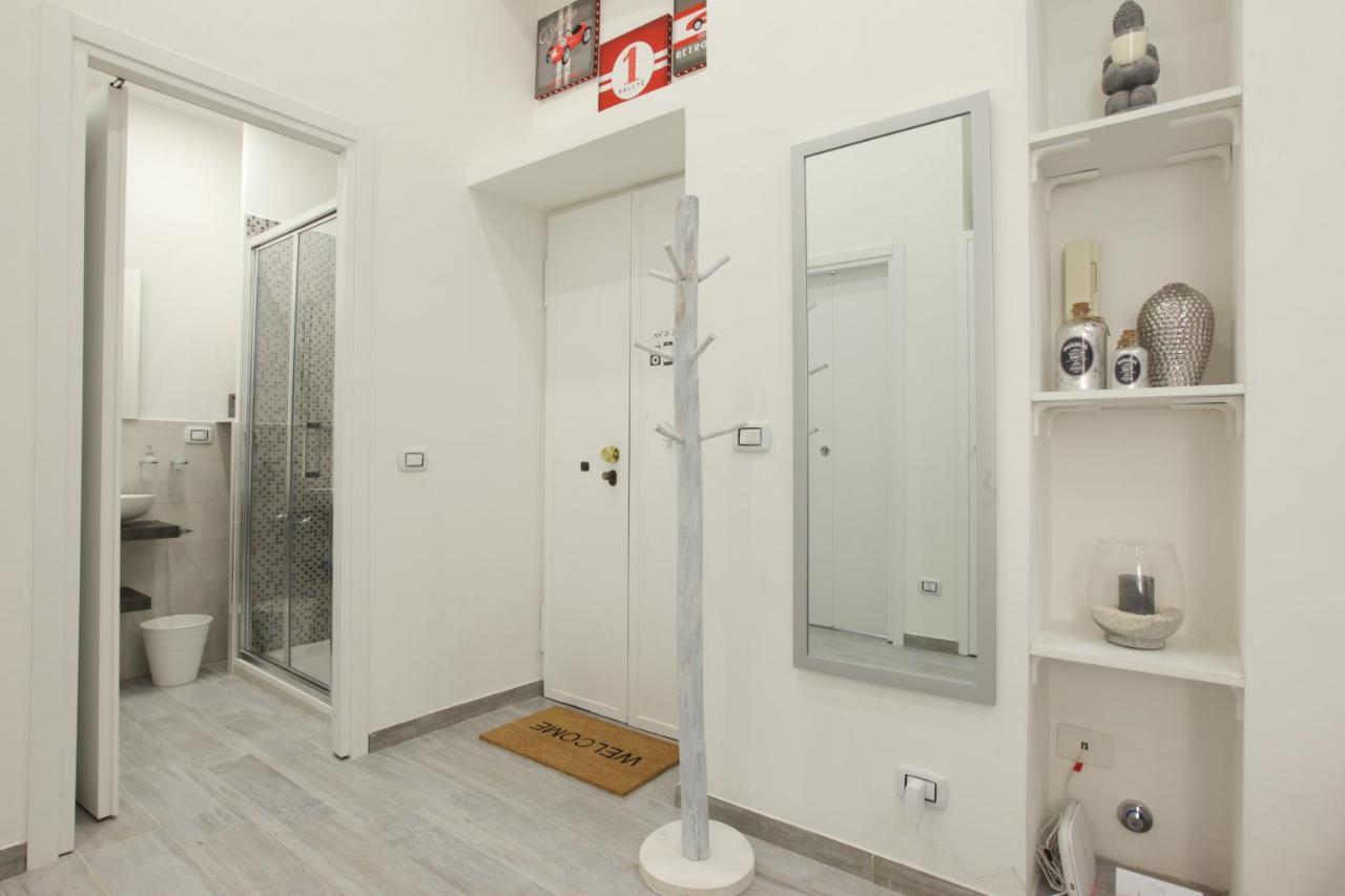 Amazing Apartment In City Center With Balcony Милано Екстериор снимка