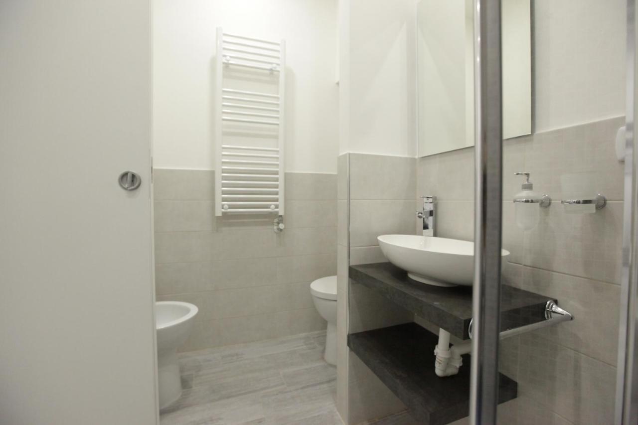 Amazing Apartment In City Center With Balcony Милано Екстериор снимка