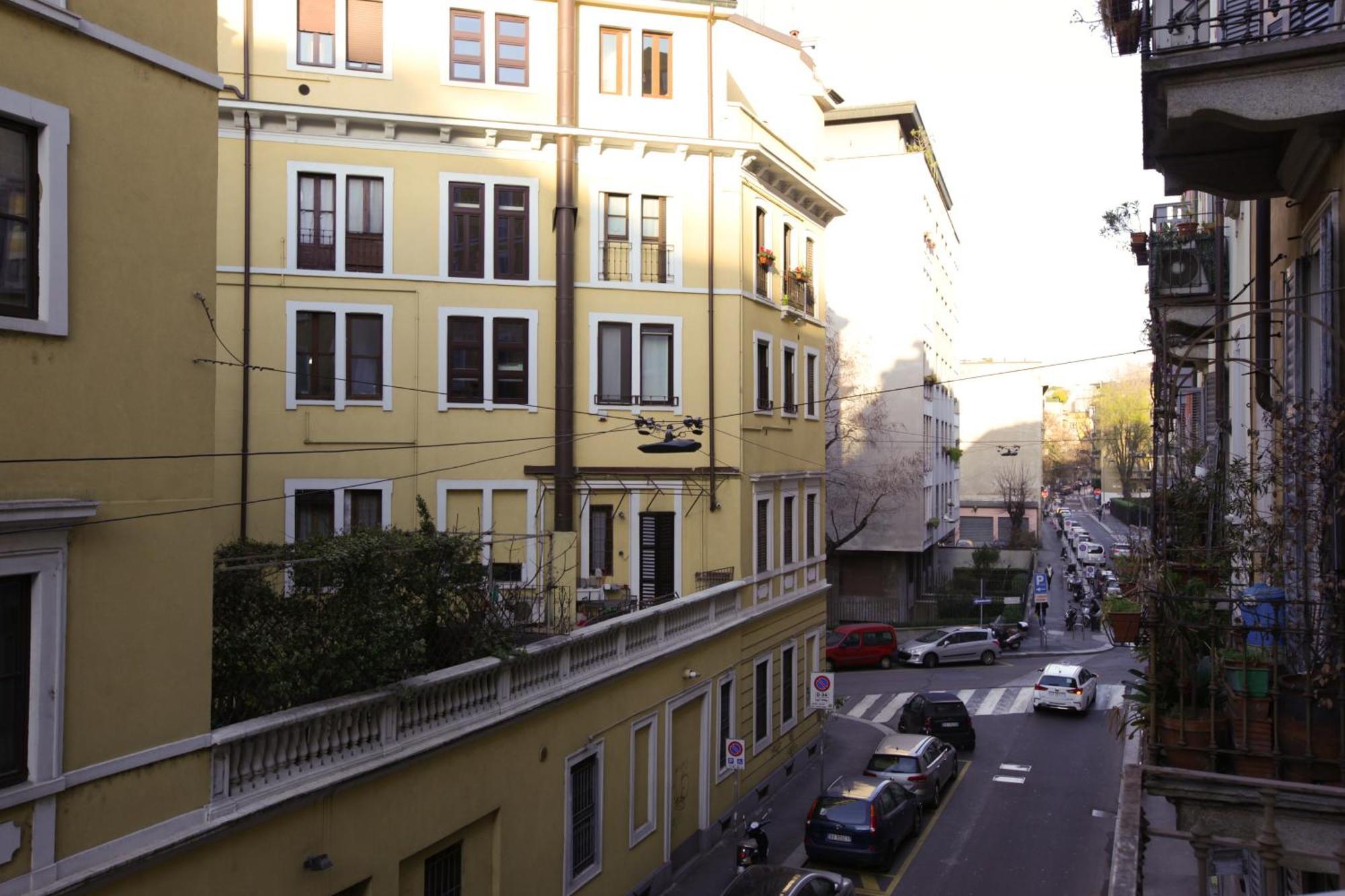 Amazing Apartment In City Center With Balcony Милано Екстериор снимка