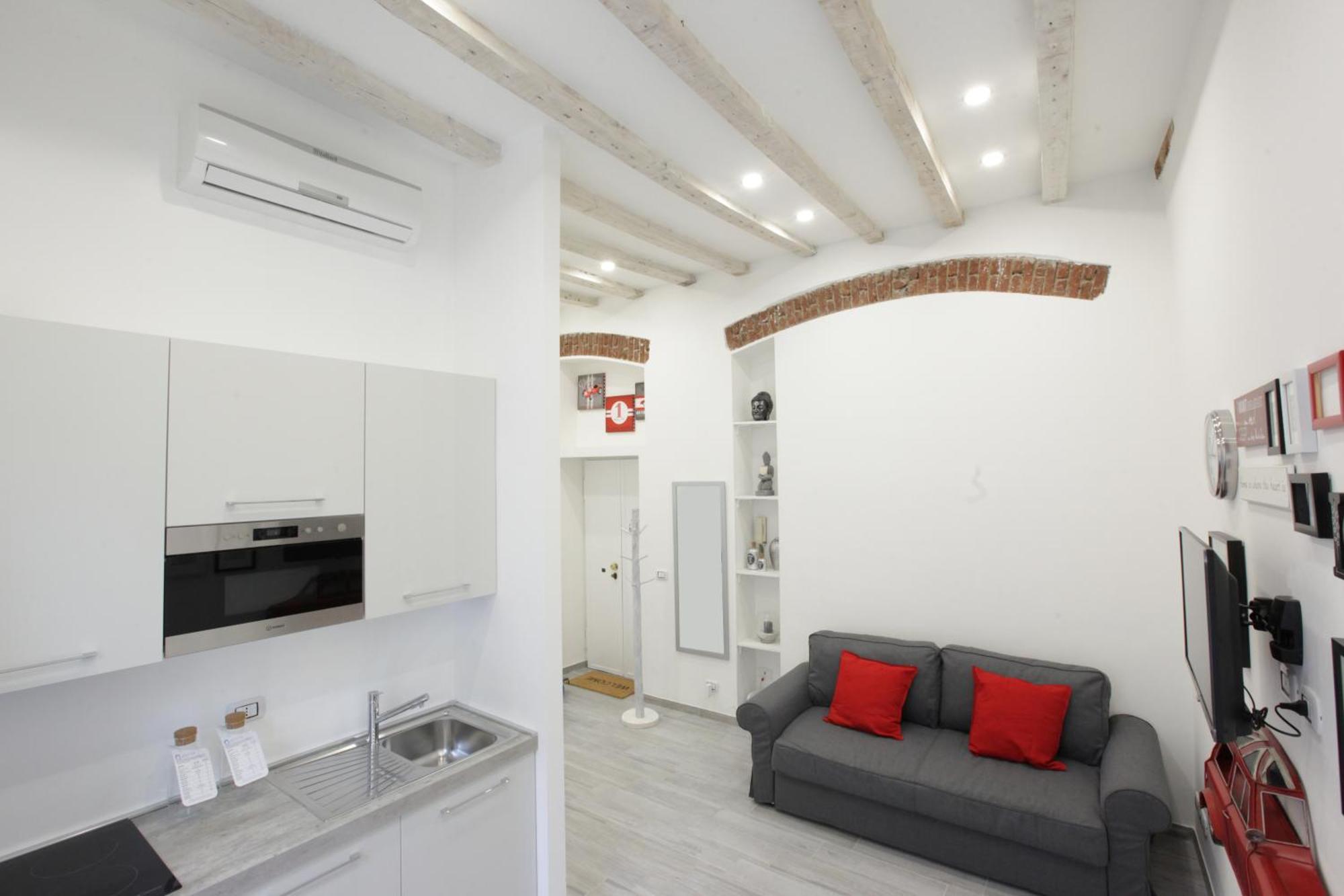 Amazing Apartment In City Center With Balcony Милано Екстериор снимка