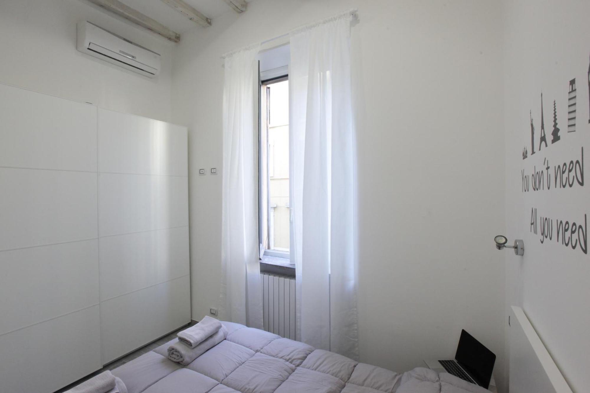 Amazing Apartment In City Center With Balcony Милано Екстериор снимка