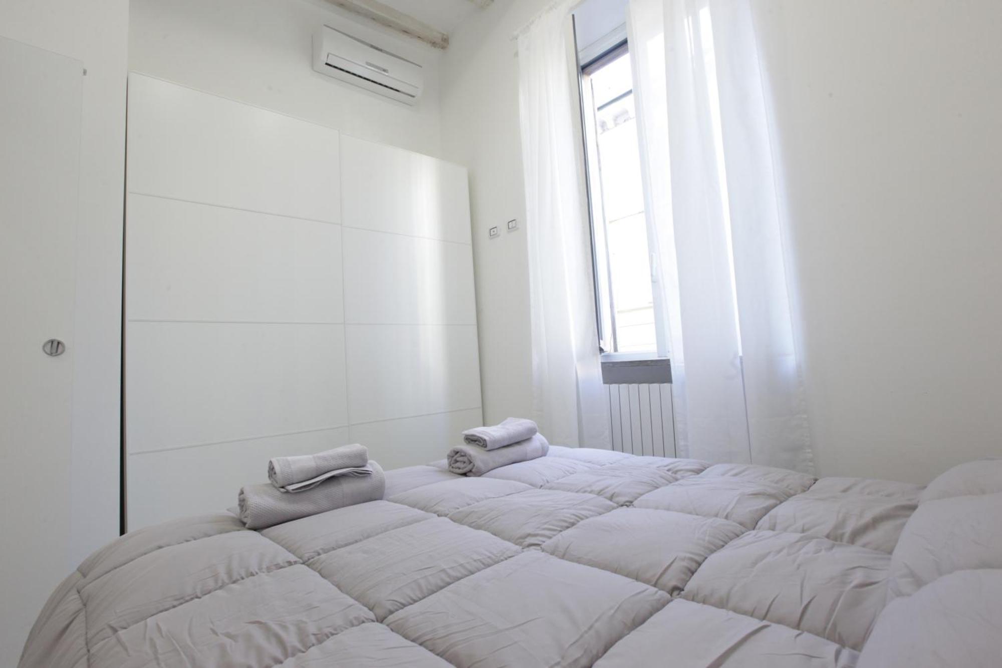 Amazing Apartment In City Center With Balcony Милано Екстериор снимка
