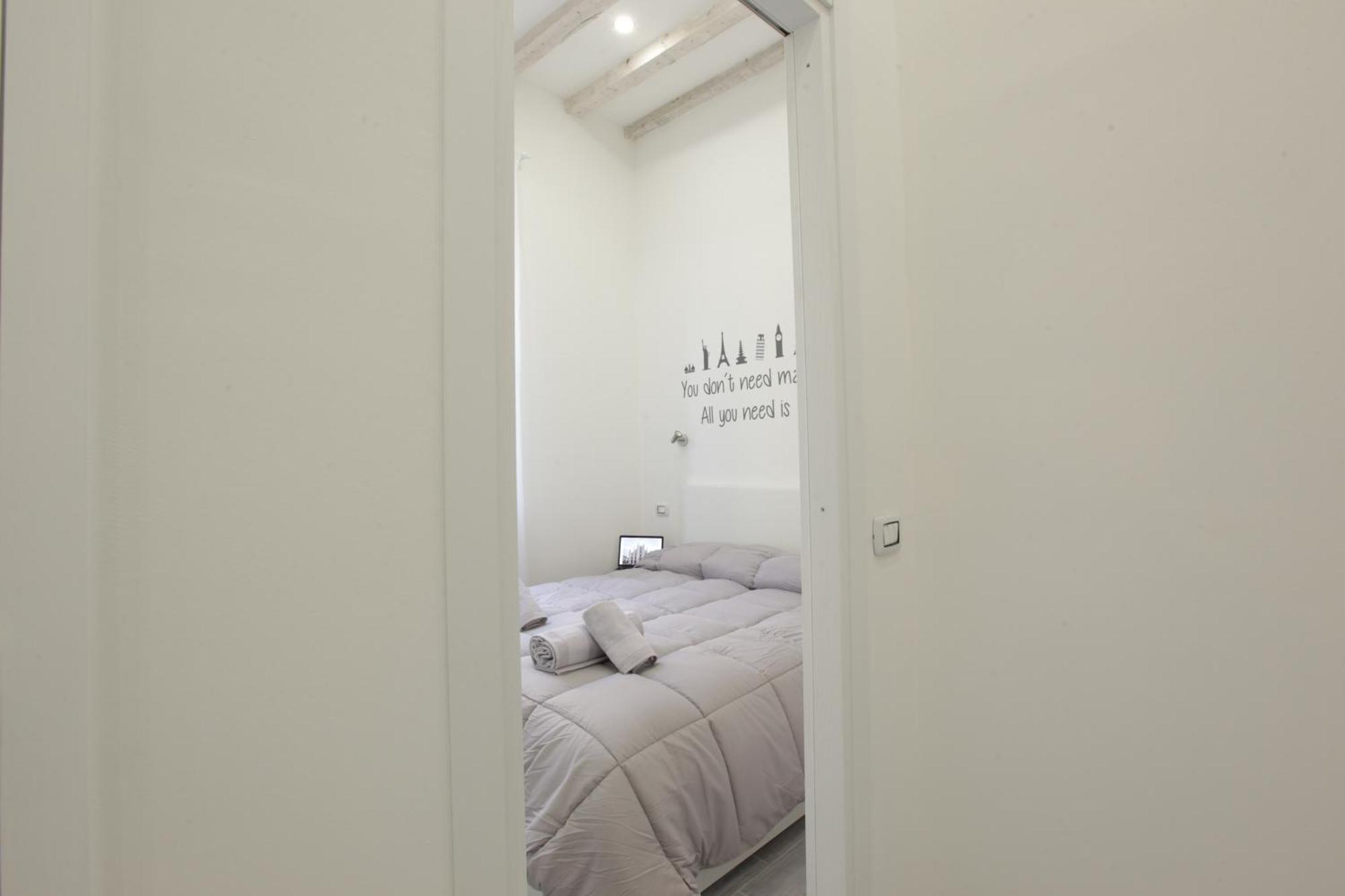 Amazing Apartment In City Center With Balcony Милано Екстериор снимка
