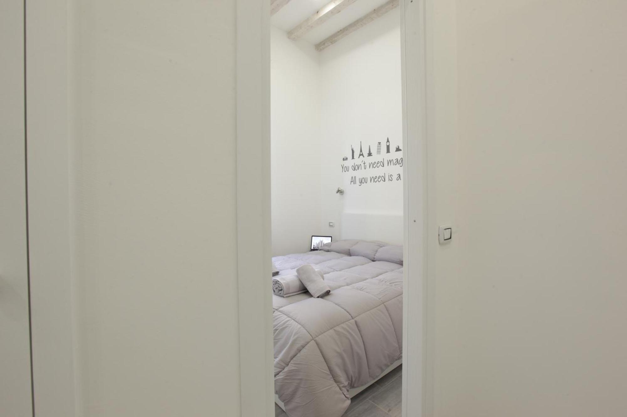 Amazing Apartment In City Center With Balcony Милано Екстериор снимка