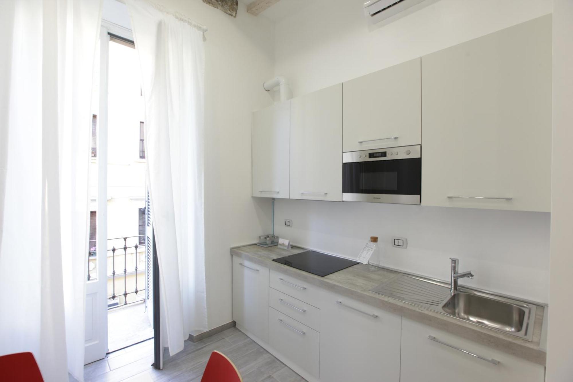 Amazing Apartment In City Center With Balcony Милано Екстериор снимка