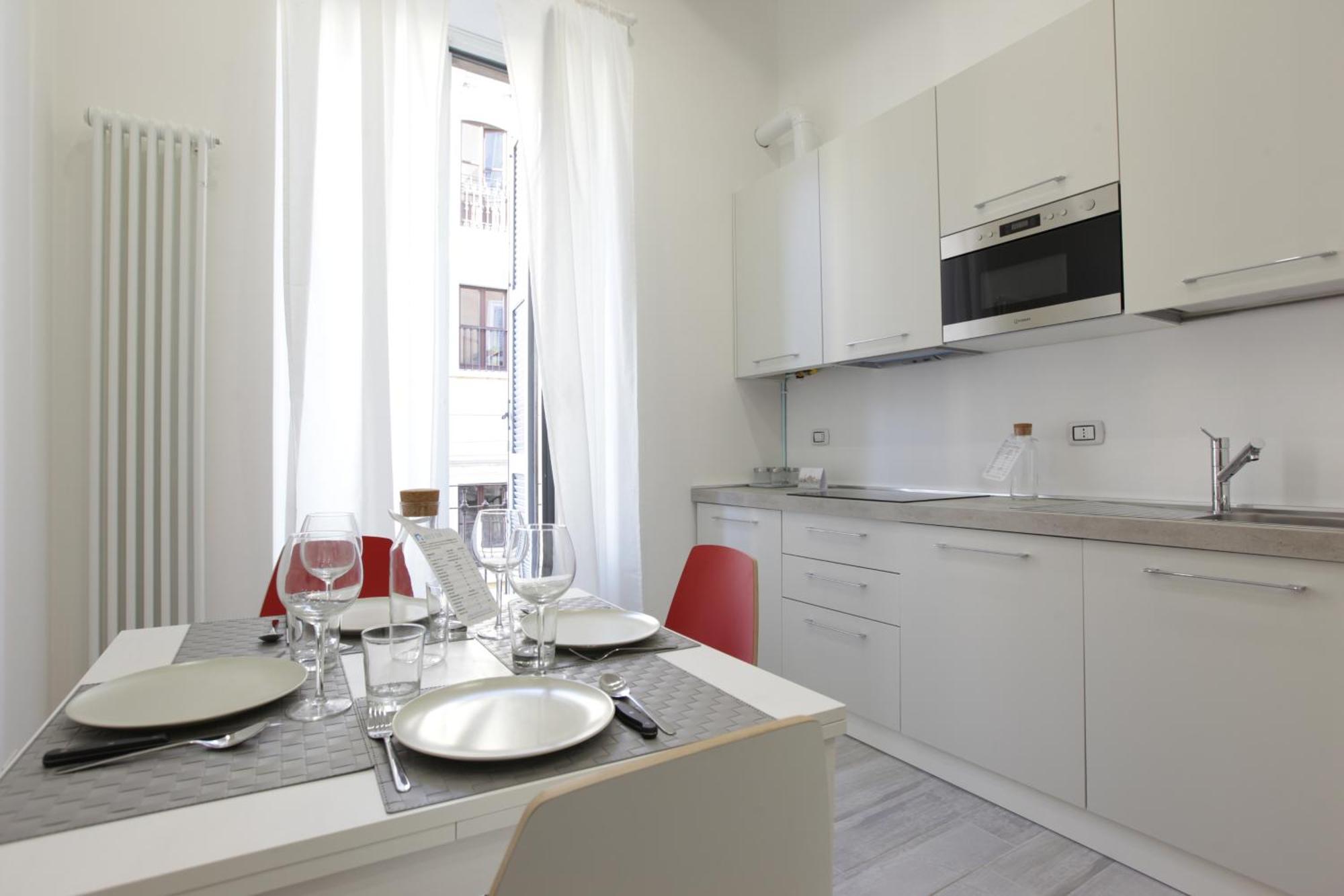 Amazing Apartment In City Center With Balcony Милано Екстериор снимка